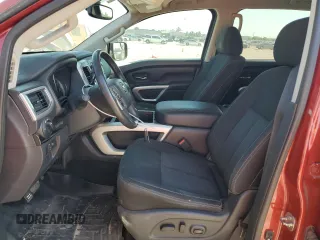 2018 Nissan Titan SV z VIN 1N6AA1E58JN505703, wystawiony jako Copart lot #52498985 z przebiegiem 178 803 mil mil oraz Szkoda całkowita • Salvage title. Historia ofert i sprzedaży dostępna na DreamBid. Obrazek 7.
