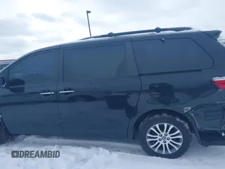 2019 Toyota Sienna XLE Auto Access Seat with VIN 5TDYZ3DC5KS967976, listed as a IAAI auction lot 41623525 with 83,527 mi miles. Bid and sale history available at carsss.com. Image 15.