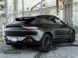 2022 Aston Martin DBX z VIN SD7VUJAW9NTV05320, wystawiony jako Copart lot #60103705 z przebiegiem 9 231 mil mil oraz Szkoda całkowita • Salvage title. Historia ofert i sprzedaży dostępna na DreamBid. Obrazek 3.