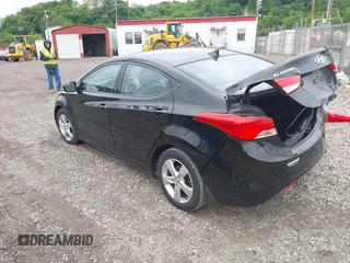 2013 Hyundai Elantra GLS z VIN 5NPDH4AE7DH421637, wystawiony jako IAAI lot #42354348 z przebiegiem 113 895 mil mil oraz . Historia ofert i sprzedaży dostępna na DreamBid. Obrazek 3.