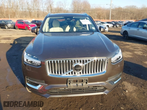 2023 Volvo XC90 Plus Bright Theme with VIN YV4H60CN1P1967680, listed as a IAAI auction lot 41297577 with Not provided miles and . Bid and sale history available at DreamBid. Image 12.
