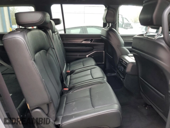 2023 Jeep Wagoneer Series II с VIN 1C4SJRBPXPS530608, выставлен на аукционе Copart как лот 49929194 с пробегом 11 180 миль миль и . История ставок и продаж доступна на DreamBid. Изображение 11.