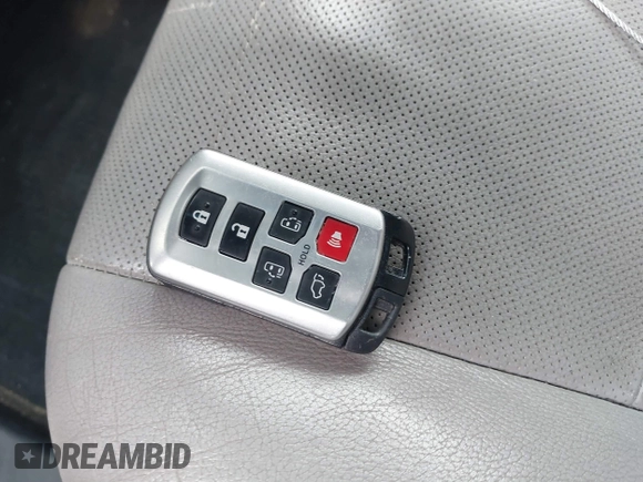 2015 Toyota Sienna XLE с VIN 5TDYK3DC1FS527196, выставлен на аукционе IAAI как лот 41850596 с пробегом Не указан миль и . История ставок и продаж доступна на DreamBid. Изображение 11.