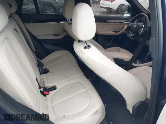 2019 BMW X1 sDrive28i z VIN WBXHU7C5XK5L10933, wystawiony jako IAAI lot #41931162 z przebiegiem 55 308 mil mil oraz . Historia ofert i sprzedaży dostępna na DreamBid. Obrazek 8.