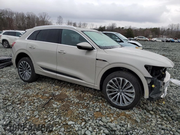 2019 Audi e-tron Prestige z VIN WA1VAAGE6KB021737, wystawiony jako Copart lot #44444585 z przebiegiem 37 227 mil mil oraz Szkody całkowita. Historia ofert i sprzedaży dostępna na DreamBid. Obrazek 4.
