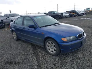 2004 BMW 3 Series 325i with VIN WBAET37414NH06040, listed as a IAAI auction lot 41793260 with 212,541 mi miles. Bid and sale history available at carsss.com. Image 1.