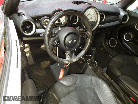 2014 MINI Convertible S z VIN WMWZP3C5XET706388, wystawiony jako Copart lot #51065435 z przebiegiem 122 379 mil mil oraz Szkoda całkowita • Salvage title. Historia ofert i sprzedaży dostępna na DreamBid. Obrazek 8.