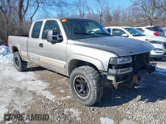 2001 Chevrolet Silverado 2500 with VIN 1GCGK29U21Z121197, listed as a IAAI auction lot 41426355 with 287,575 mi miles. Bid and sale history available at carsss.com. Image 1.