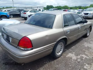 2002 Ford Crown Victoria LX z VIN 2FAFP74W52X112493, wystawiony jako IAAI lot #42197164 z przebiegiem 103 941 mil mil oraz . Historia ofert i sprzedaży dostępna na DreamBid. Obrazek 4.