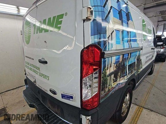 2019 Ford Transit z VIN 1FTYR1YG8KKB48131, wystawiony jako IAAI lot #42624631 z przebiegiem 115 298 mil mil oraz . Historia ofert i sprzedaży dostępna na DreamBid. Obrazek 1.
