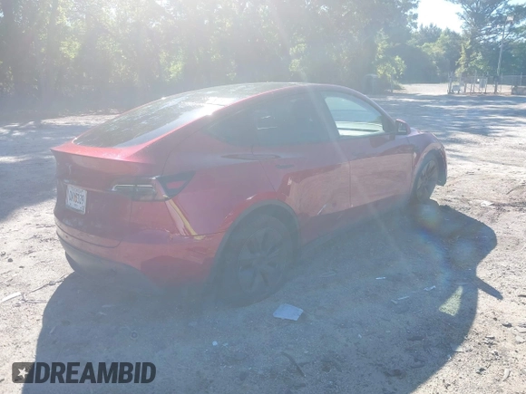 2024 Tesla Model Y z VIN 7SAYGDED2RA325538, wystawiony jako IAAI lot #42180492 z przebiegiem 8 738 mil mil oraz . Historia ofert i sprzedaży dostępna na DreamBid. Obrazek 4.
