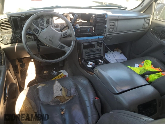 2003 GMC Yukon Denali z VIN 1GKEK63U93J339277, wystawiony jako Copart lot #42454275 z przebiegiem Nie podano mil oraz Szkody całkowita. Historia ofert i sprzedaży dostępna na DreamBid. Obrazek 8.