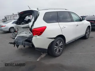 2018 Nissan Pathfinder SV z VIN 5N1DR2MMXJC663829, wystawiony jako IAAI lot #42083443 z przebiegiem 94 027 mil mil oraz . Historia ofert i sprzedaży dostępna na DreamBid. Obrazek 4.