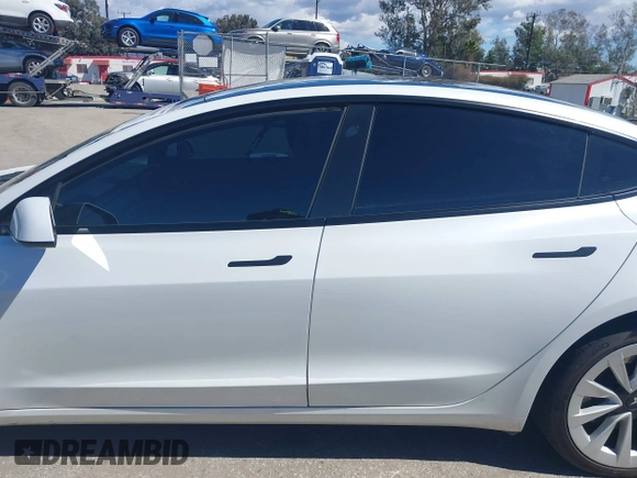 2023 Tesla Model 3 z VIN 5YJ3E1EA3PF451392, wystawiony jako IAAI lot #41668299 z przebiegiem 77 915 mil mil oraz . Historia ofert i sprzedaży dostępna na DreamBid. Obrazek 13.