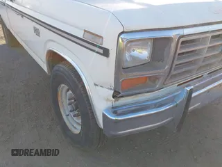 1985 Ford F-250 with VIN 1FTHX2516FKA70773, listed as a IAAI auction lot 41953313 with 986,298 mi miles. Bid and sale history available at carsss.com. Image 6.