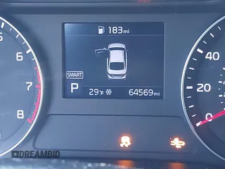 2020 Kia Forte GT-Line z VIN 3KPF34AD7LE167672, wystawiony jako IAAI lot #41312641 z przebiegiem 64 569 mil mil oraz . Historia ofert i sprzedaży dostępna na DreamBid. Obrazek 15.