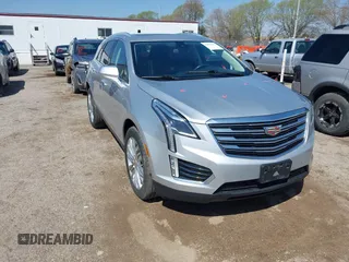 2019 Cadillac XT5 Premium Luxury AWD z VIN 1GYKNFRS1KZ125549, wystawiony jako IAAI lot #42063642 z przebiegiem 91 509 mil mil oraz . Historia ofert i sprzedaży dostępna na DreamBid. Obrazek 1.