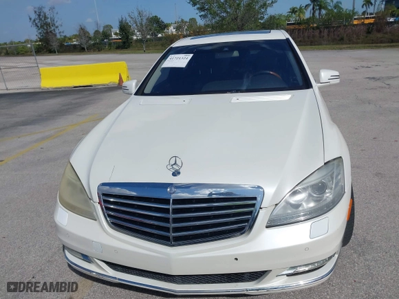 2010 Mercedes-Benz S-Class S 550 with VIN WDDNG7BB6AA333698, listed as a IAAI auction lot 41721324 with 212,814 mi miles. Bid and sale history available at carsss.com. Image 12.