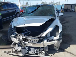 2018 Tesla Model 3 Long Range Battery z VIN 5YJ3E1EB3JF187543, wystawiony jako IAAI lot #41879169 z przebiegiem 74 144 mil mil oraz . Historia ofert i sprzedaży dostępna na DreamBid. Obrazek 13.