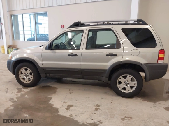 2004 Ford Escape XLT with VIN 1FMYU93164KB05521, listed as a IAAI auction lot 41723219 with 246,369 mi miles. Bid and sale history available at carsss.com. Image 14.