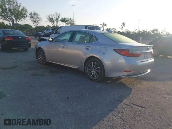 2016 Lexus ES 300h z VIN JTHBW1GG7G2115384, wystawiony jako IAAI lot #42103591 z przebiegiem 86 598 mil mil oraz . Historia ofert i sprzedaży dostępna na DreamBid. Obrazek 3.