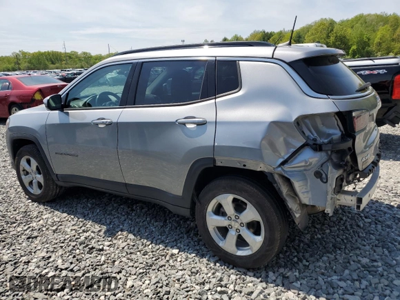 2020 Jeep Compass Latitude z VIN 3C4NJDBB3LT100870, wystawiony jako Copart lot #55840125 z przebiegiem 58 999 mil mil oraz Szkoda całkowita • Salvage title. Historia ofert i sprzedaży dostępna na DreamBid. Obrazek 2.