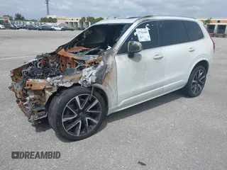 2022 Volvo XC90 Momentum with VIN YV4A22PK9N1828015, listed as a IAAI auction lot 37161443 with 1 mi miles. Bid and sale history available at carsss.com. Image 2.