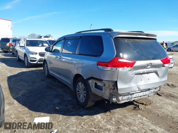 2012 Toyota Sienna XLE AAS z VIN 5TDYK3DC7CS277944, wystawiony jako IAAI lot #41311855 z przebiegiem 224 239 mil mil oraz . Historia ofert i sprzedaży dostępna na DreamBid. Obrazek 3.