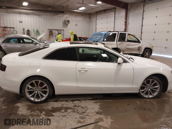 2013 Audi A5 Premium Plus z VIN WAULFAFR7DA012604, wystawiony jako IAAI lot #41562285 z przebiegiem 121 000 mil mil oraz . Historia ofert i sprzedaży dostępna na DreamBid. Obrazek 14.