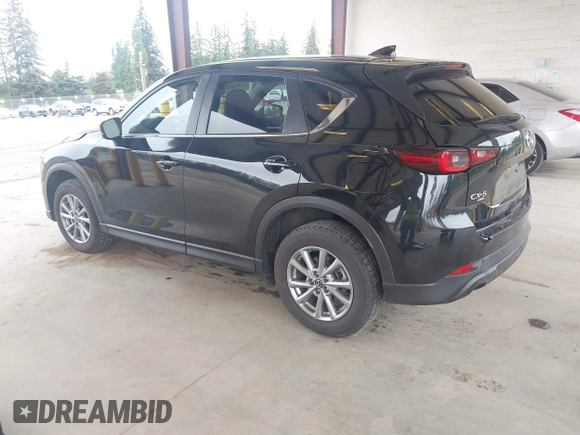 2023 Mazda CX-5 S Carbon Edition z VIN JM3KFBCM8P0140333, wystawiony jako IAAI lot #42292848 z przebiegiem 49 587 mil mil oraz . Historia ofert i sprzedaży dostępna na DreamBid. Obrazek 3.