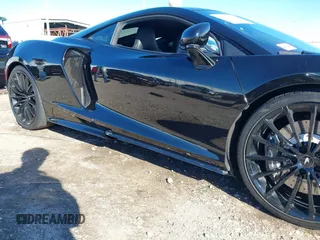 2020 McLaren GT with VIN SBM22GCA1LW000498, listed as a IAAI auction lot 41265247 with 18,465 mi miles. Bid and sale history available at carsss.com. Image 18.