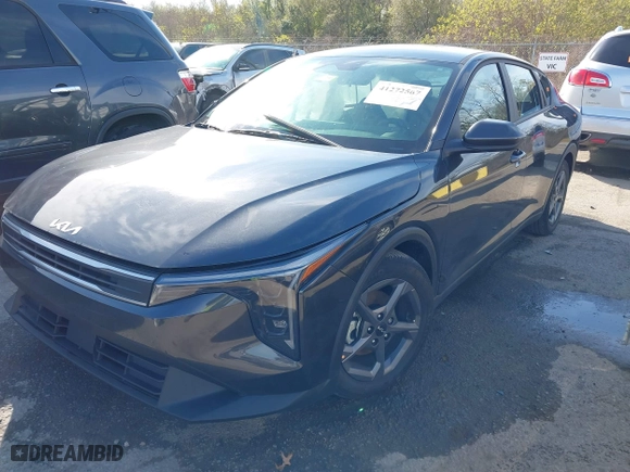 2025 Kia K4 LXS with VIN 3KPFT4DE6SE012887, listed as a IAAI auction lot 41272567 with 818 mi miles. Bid and sale history available at carsss.com. Image 17.