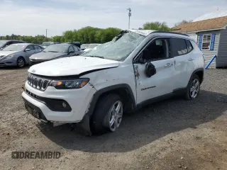 2024 Jeep Compass Latitude z VIN 3C4NJDBN2RT604989, wystawiony jako Copart lot #56880335 z przebiegiem 21 445 mil mil oraz Nie do naprawy • Non repairable. Historia ofert i sprzedaży dostępna na DreamBid. Obrazek 1.