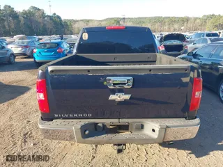 2007 Chevrolet Silverado 1500 LT w/1LT with VIN 3GCEC13J27G501078, listed as a IAAI auction lot 41660302 with 203,791 mi miles. Bid and sale history available at carsss.com. Image 16.