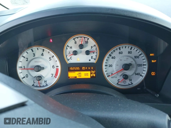 2008 Nissan Titan XE z VIN 1N6AA07FX8N309885, wystawiony jako IAAI lot #42847181 z przebiegiem 192 595 mil mil oraz . Historia ofert i sprzedaży dostępna na DreamBid. Obrazek 7.