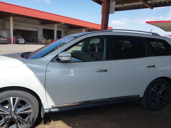 2018 Nissan Pathfinder SL with VIN 5N1DR2MM4JC617154, listed as a IAAI auction lot 41949176 with 47,955 mi miles. Bid and sale history available at carsss.com. Image 14.