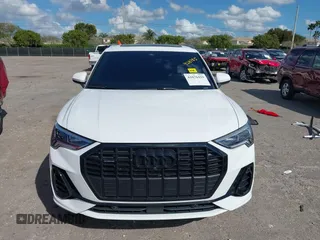 2024 Audi Q3 S line Premium Plus z VIN WA1EECF39R1136414, wystawiony jako IAAI lot #41676419 z przebiegiem 7824 mil mil oraz . Historia ofert i sprzedaży dostępna na DreamBid. Obrazek 13.