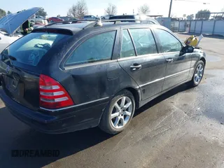 2005 Mercedes-Benz C 240 z VIN WDBRH61J65F602981, wystawiony jako IAAI lot #41388351 z przebiegiem 207 632 mil mil oraz . Historia ofert i sprzedaży dostępna na DreamBid. Obrazek 4.
