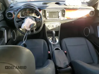 2013 Volkswagen Beetle 2.5L w/Sun с VIN 3VWJP7AT1DM680038, выставлен на аукционе Copart как лот 87159584 с пробегом 131 261 миль миль и Списание • Salvage title. История ставок и продаж доступна на DreamBid. Изображение 8.