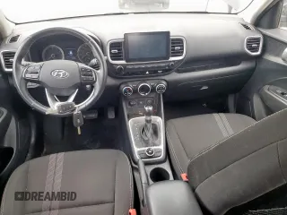 2021 Hyundai Venue SEL z VIN KMHRC8A33MU072942, wystawiony jako Copart lot #57939575 z przebiegiem 25 389 mil mil oraz Szkoda całkowita • Salvage title. Historia ofert i sprzedaży dostępna na DreamBid. Obrazek 8.