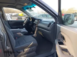 2008 Honda Pilot SE with VIN 5FNYF18398B048728, listed as a IAAI auction lot 41958578 with Not Provided miles and . Bid and sale history available at carsss.com. Image 5.
