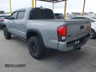 2021 Toyota Tacoma SR z VIN 5TFCZ5AN5MX281428, wystawiony jako IAAI lot #41893437 z przebiegiem 36 204 mil mil oraz . Historia ofert i sprzedaży dostępna na DreamBid. Obrazek 3.