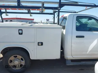 2018 Ram 2500 Tradesman z VIN 3C7WR4AJ8JG293547, wystawiony jako IAAI lot #42474445 z przebiegiem 121 406 mil mil oraz . Historia ofert i sprzedaży dostępna na DreamBid. Obrazek 13.