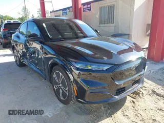 2023 Ford Mustang Mach-E Premium z VIN 3FMTK3R49PMA72364, wystawiony jako IAAI lot #41999783 z przebiegiem 15 023 mil mil oraz . Historia ofert i sprzedaży dostępna na DreamBid. Obrazek 1.