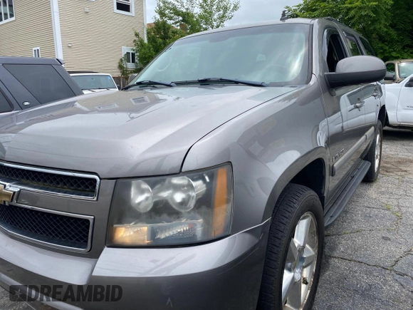 2007 Chevrolet Tahoe LTZ z VIN 1GNFK13007R118200, wystawiony jako Copart lot #61613185 z przebiegiem 137 294 mil mil oraz Czysty tytuł • Clean title. Historia ofert i sprzedaży dostępna na DreamBid. Obrazek 2.
