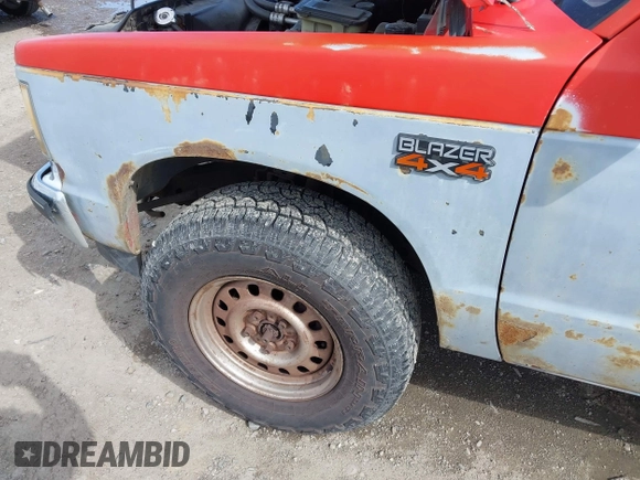 1984 Chevrolet Blazer z VIN 1G8CT18B1E8203630, wystawiony jako IAAI lot #42143372 z przebiegiem 15 mil mil oraz . Historia ofert i sprzedaży dostępna na DreamBid. Obrazek 13.