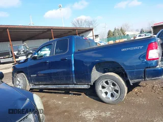2022 Ram 1500 Big Horn z VIN 1C6RRFBG7NN423072, wystawiony jako IAAI lot #41531127 z przebiegiem 41 347 mil mil oraz . Historia ofert i sprzedaży dostępna na DreamBid. Obrazek 15.