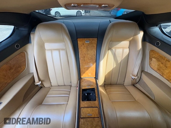 2005 Bentley Continental GT GT z VIN SCBCR63WX5C026197, wystawiony jako Copart lot #43343625 z przebiegiem 90 440 mil mil oraz Czysty tytuł • Clean title. Historia ofert i sprzedaży dostępna na DreamBid. Obrazek 10.
