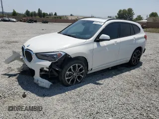 2021 BMW X1 xDrive28i z VIN WBXJG9C0XM3M72259, wystawiony jako Copart lot #62037915 z przebiegiem 23 432 mil mil oraz Szkoda całkowita • Salvage title. Historia ofert i sprzedaży dostępna na DreamBid. Obrazek 1.