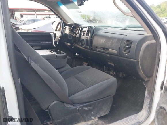 2007 Chevrolet Silverado 1500 LT w/1LT with VIN 1GCEC19J27Z529776, listed as a IAAI auction lot 42041689 with 178,252 mi miles. Bid and sale history available at carsss.com. Image 5.